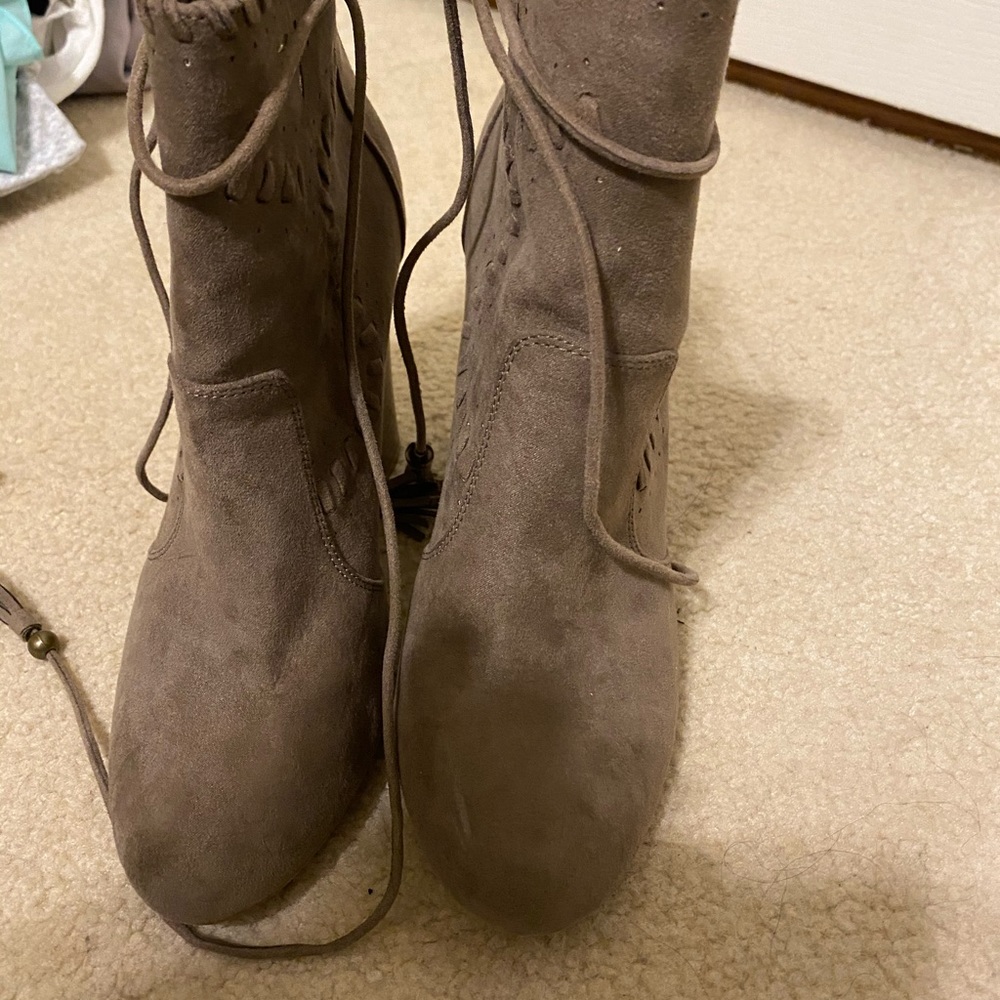 Heels - Picture 2 of 3